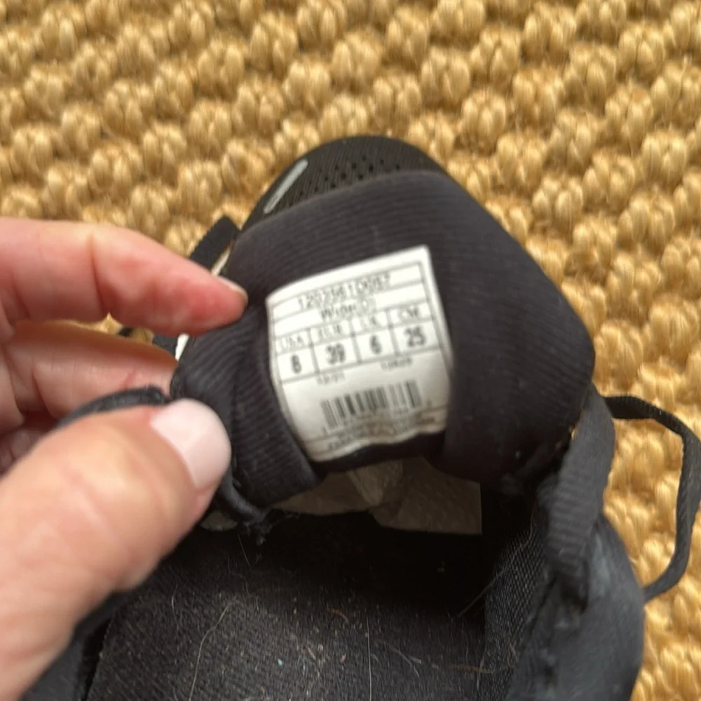 Brooks Ghost 14 - black and silver - size 8 wide - Picture 4 of 5